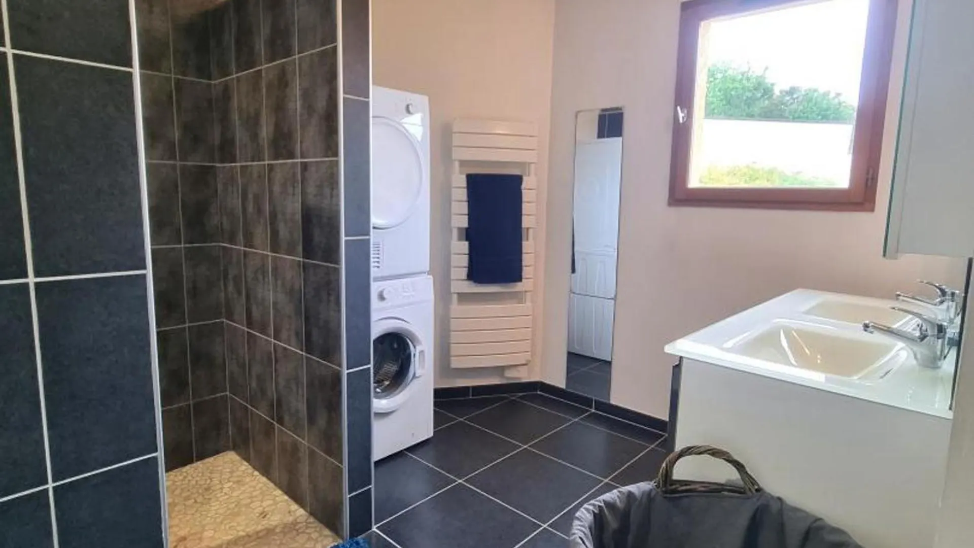 Holiday home Gite 80M² Avec Jardin Privatif, Garage Pour Motos, A Proximite Des Sentiers De Randonnee Et Circuits Vtt. - Fr-1-496-319 Veranne France